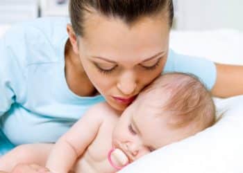 Parto e allattamento indotto: guida alla tecnica di stimolazione meccanica